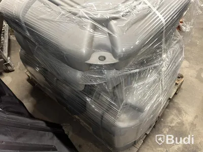 5 parasol bases on pallet