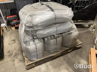 5 parasol bases on pallet
