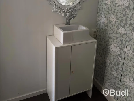 Handfat och blandare Svedbergs inkl. spegel och skåp