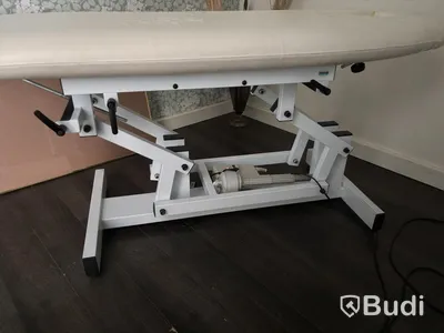 Höj- och sänkbar massagebänk inkl. stol
