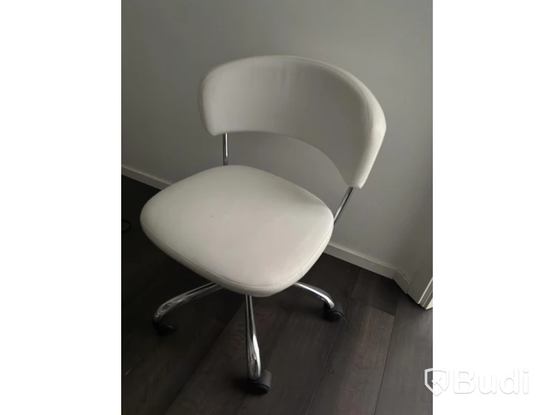 Höj- och sänkbar massagebänk inkl. stol