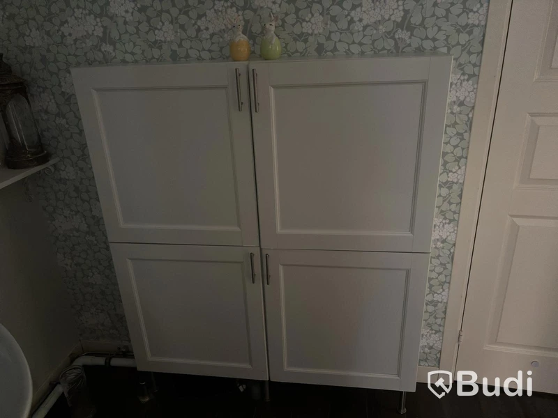 2 Cabinets and 3 Shelves incl. Various Accessories