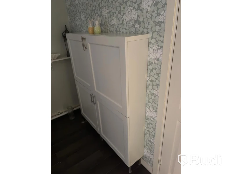 2 Cabinets and 3 Shelves incl. Various Accessories