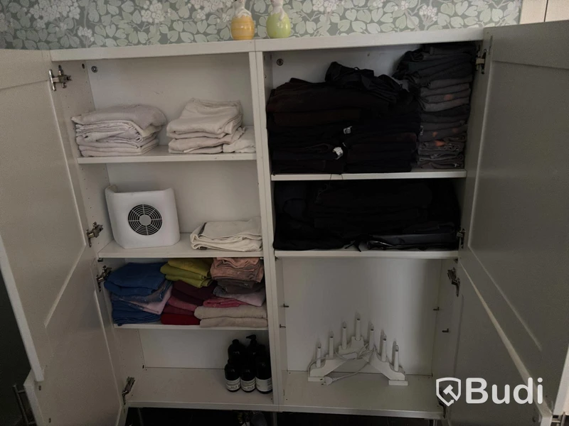 2 Cabinets and 3 Shelves incl. Various Accessories