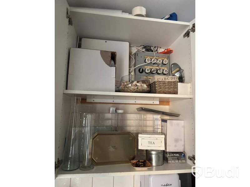 Parti med porslin, glas och diverse tillbehör