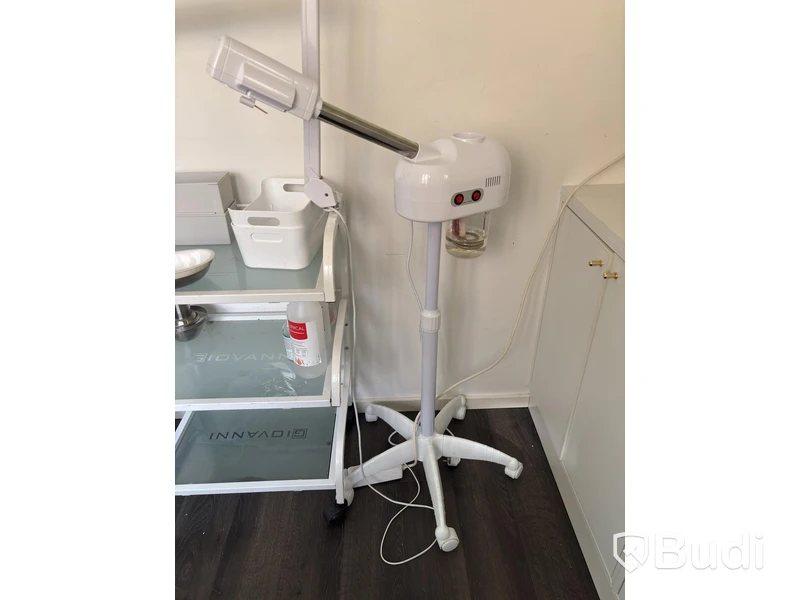 Mobile trolley incl. magnifying lamp and 2 facial steamers
