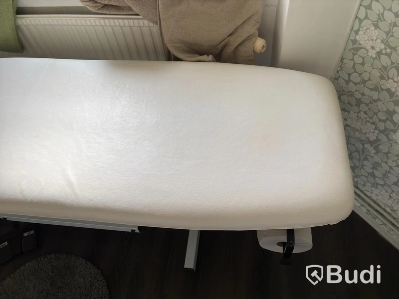 Höj- och sänkbar massagebänk inkl. stol