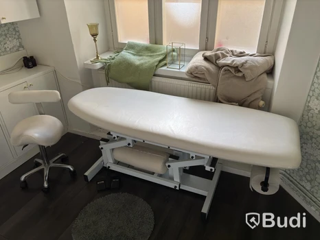 Höj- och sänkbar massagebänk inkl. stol