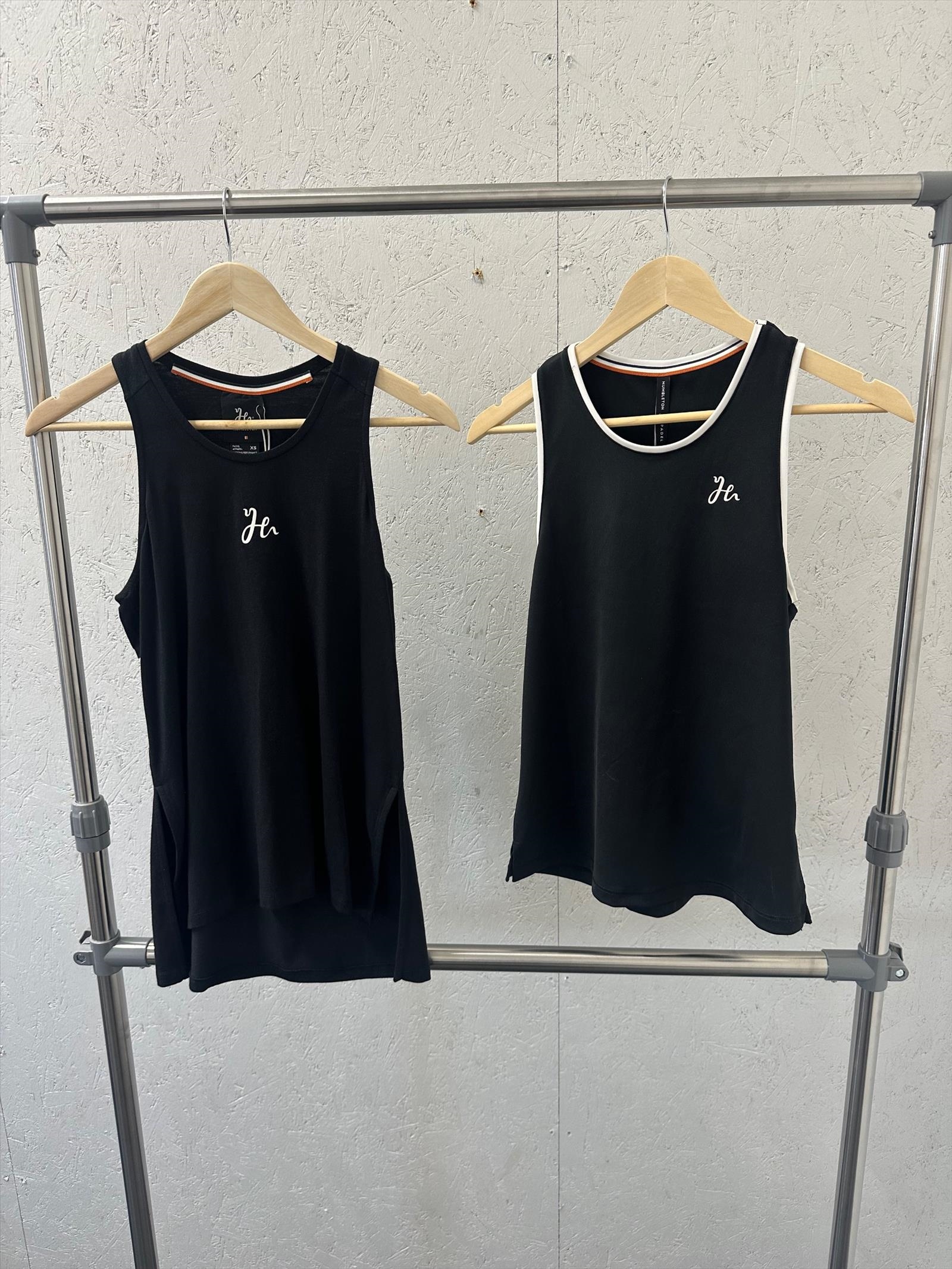 2 st. (NY) Träningslinnen, stl. XS, Humbleton, svart, olika modeller.