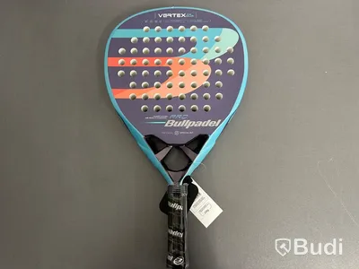 2 st. (NY) Junior padelracket, Bullpadel, Vertex 03WJR, lila/blå/korall, fodral medföljer till båda.