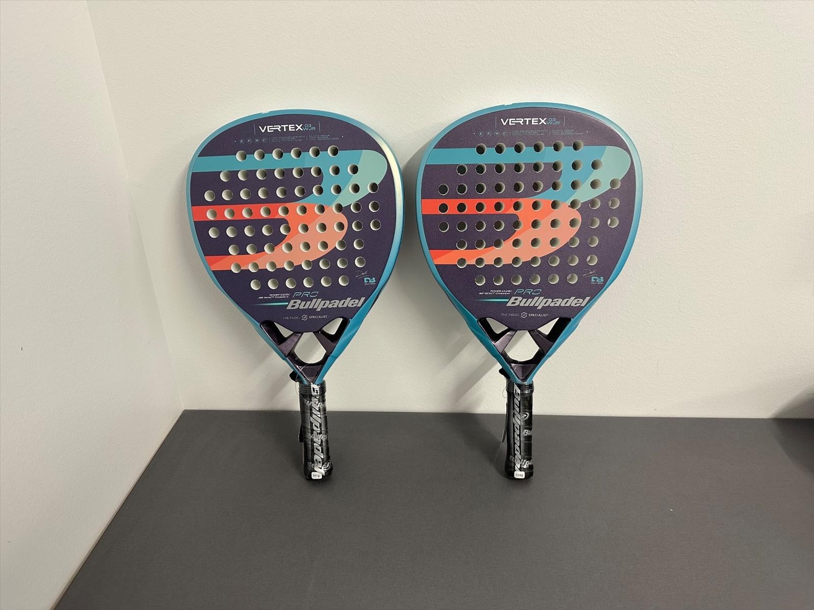 2 st. (NY) Junior padelracket, Bullpadel, Vertex 03WJR, lila/blå/korall, fodral medföljer till båda.