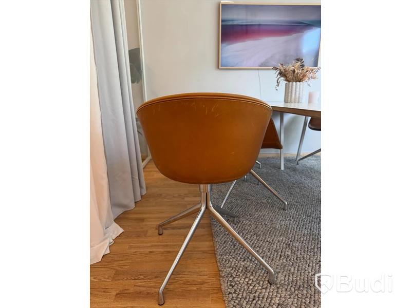 6 st. konferensstolar, HAY, About a Chair AAC21, 59 cm x 52 cm x 79 cm, brunt läder (silk leather cognac) med polerad aluminium bas, patina i lädret