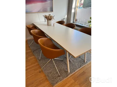 6 st. konferensstolar, HAY, About a Chair AAC21, 59 cm x 52 cm x 79 cm, brunt läder (silk leather cognac) med polerad aluminium bas, patina i lädret