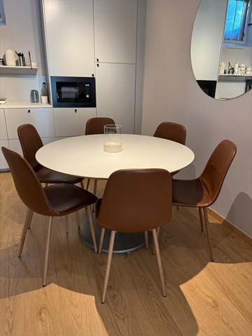 1 st rund bord IKEA med fot 120 cm diametern