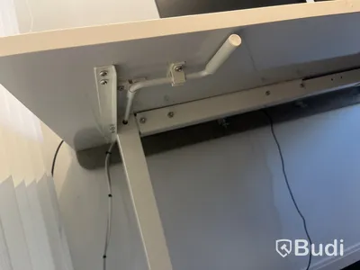 Kontorsarbetsplats med dubbla skärmar