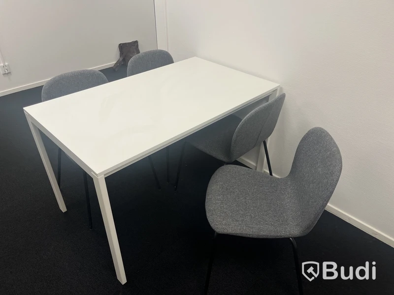 Mötesbord med 4 stolar