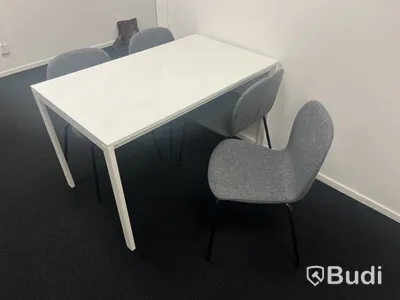 Mötesbord med 4 stolar