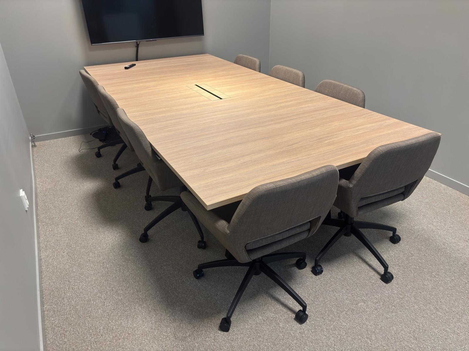 Konferensgrupp inklusive skärm