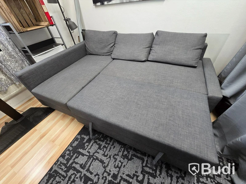 Bäddsoffa med soffbord