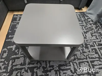 Bäddsoffa med soffbord