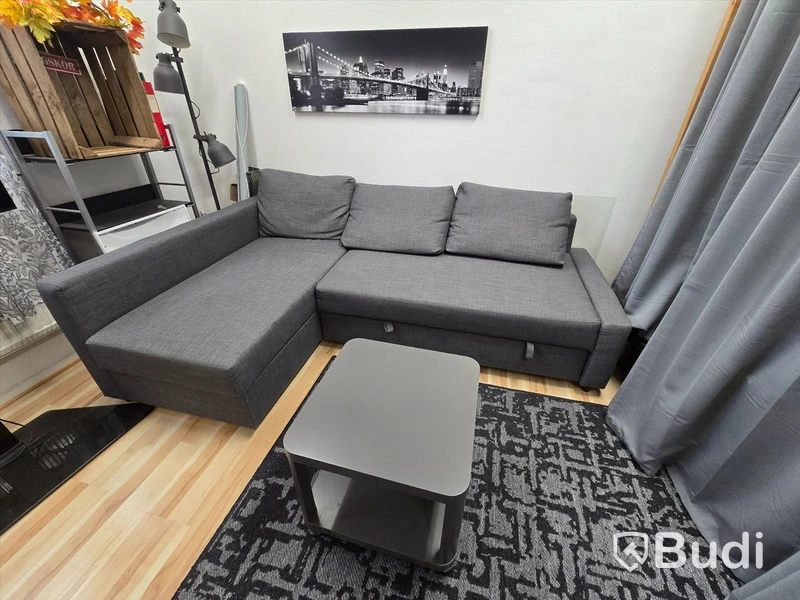 Bäddsoffa med soffbord