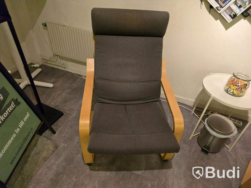 Fåtöljer och brickbord