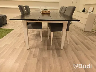 Köksbord och 7 st. stolar