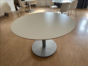 Runt matbord -IKEA Billsta  Ca mått: Dia 118 cm
