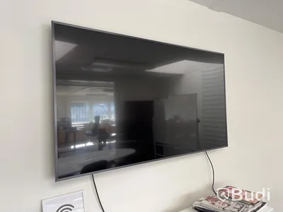 Väggmonterad TV skärm SAMSUNG - skada på skärm, trasig fjärr