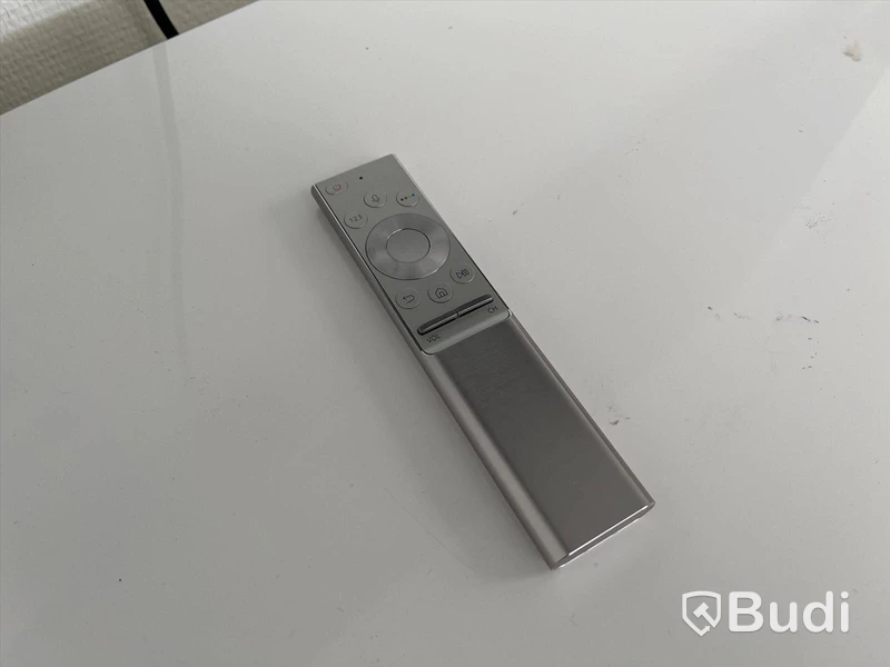 Väggmonterad TV skärm SAMSUNG - skada på skärm, trasig fjärr