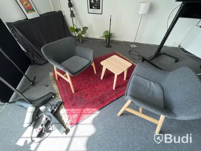 2st fåtöljer liten pall samt matta