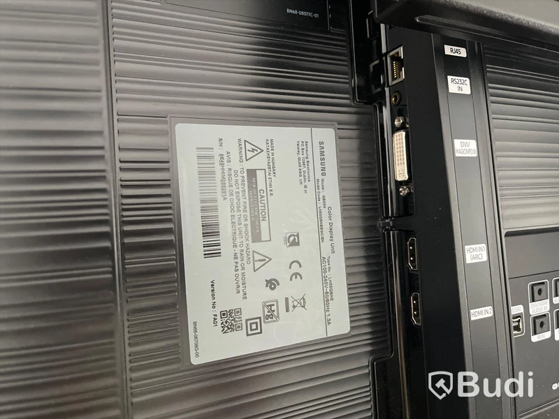TV på stativ SAMSUNG QB55N ink fjärrkontroll