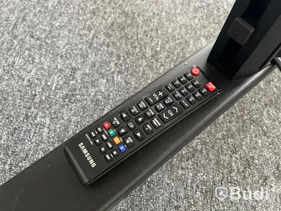TV på stativ SAMSUNG QB55N ink fjärrkontroll