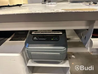 Elektriskt höj-och sänkbart packbord ink laserskrivare, etikettskrivare, dator, streckkodsläsare, datorskärm