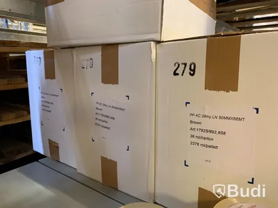 Parti med kartong och förpackningsmaterial
