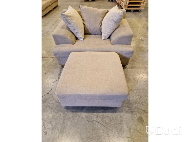 Soffa, fåtölj och fotpall