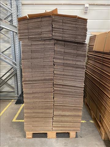 Pall med kartong DS Smith packing Slitslåda 0203