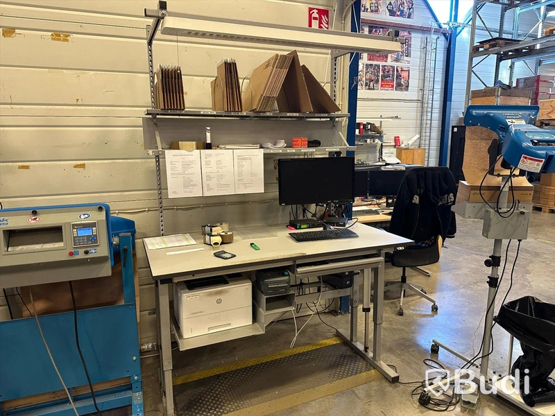 Elektriskt höj-och sänkbart packbord ink laserskrivare, etikettskrivare, dator, streckkodsläsare, datorskärm