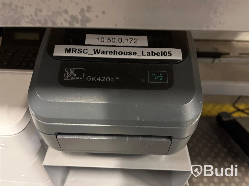 Elektriskt höj-och sänkbart packbord, etikettskrivare, dator, streckkodsläsare, datorskärm
