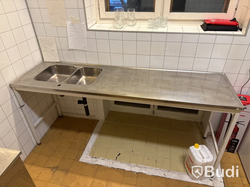 Rostfri diskbänk med dubbla hoar | 210x60x91 cm