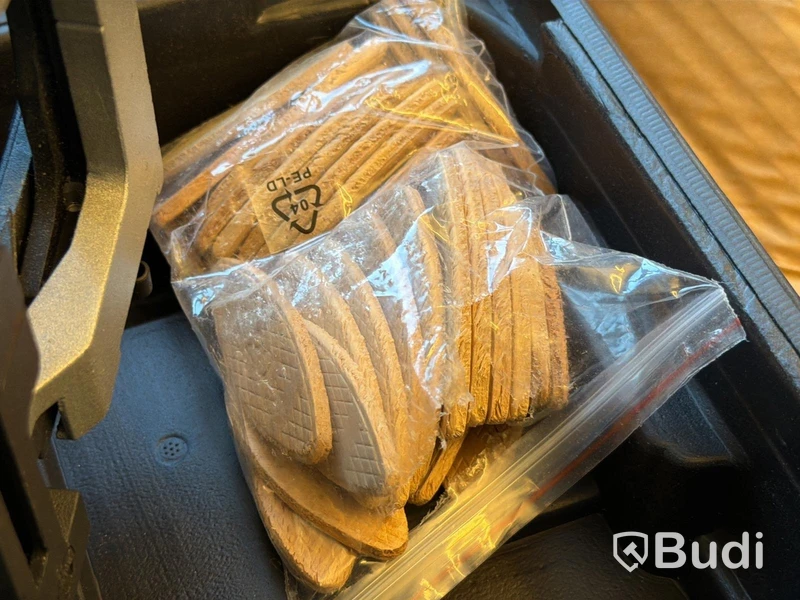 Ferm BJM1009 fräs med tillbehör.
