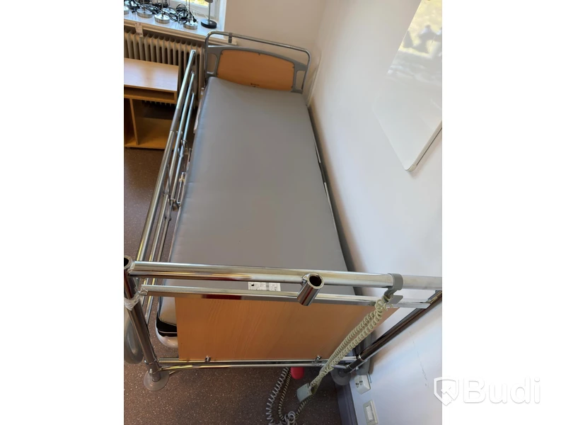 Sjukhussäng, elektrisk, ställbar inkl. sängbord