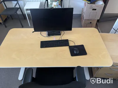 Höj- och sänkbart skrivbord Ikea inkl. kontorsstol och hurts