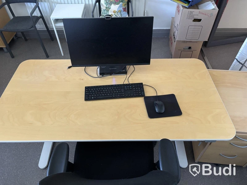 Höj- och sänkbart skrivbord Ikea inkl. kontorsstol och hurts