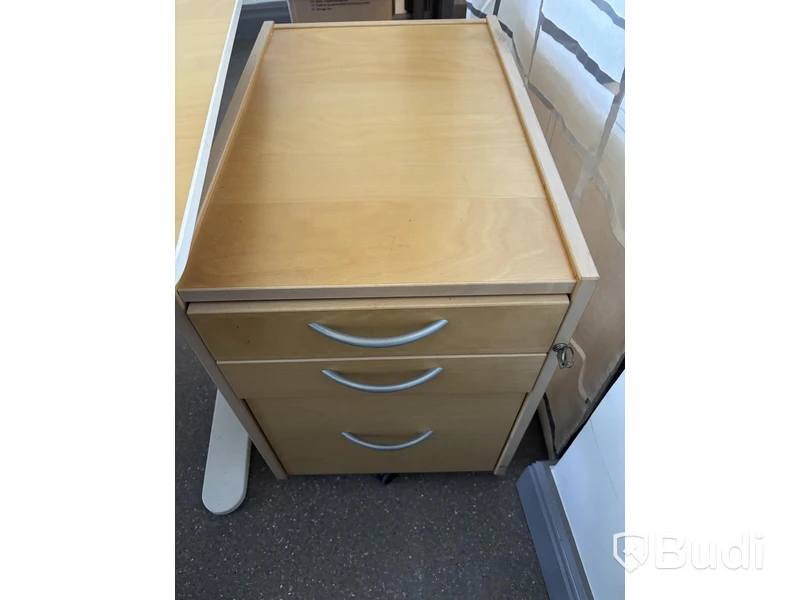 Höj- och sänkbart skrivbord Ikea inkl. kontorsstol och hurts