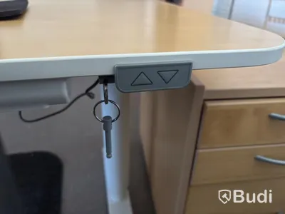 Höj- och sänkbart skrivbord Ikea inkl. kontorsstol och hurts