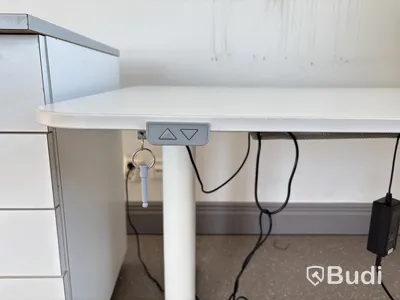 Höj- och sänkbart skrivbord Ikea inkl. hurts