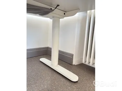 Höj- och sänkbart skrivbord Ikea inkl. hurts