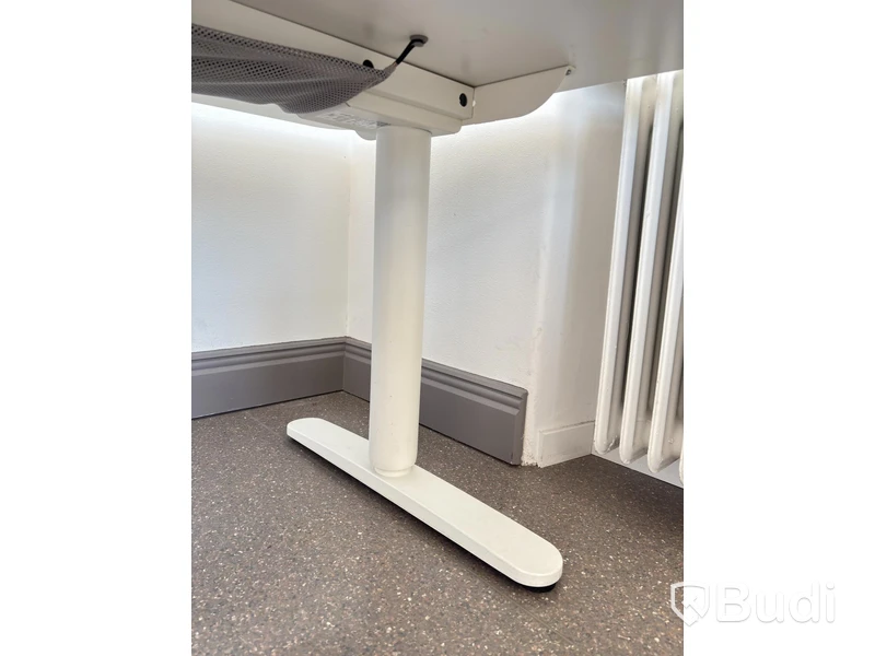 Höj- och sänkbart skrivbord Ikea inkl. hurts