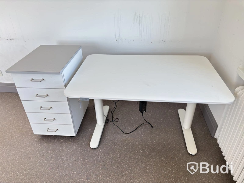 Höj- och sänkbart skrivbord Ikea inkl. hurts